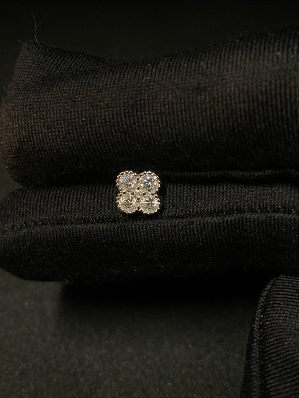 ✨ BRAND NEW 925 STERLING SILVER MOISSANITE EARRINGS ✨